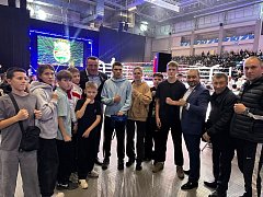 Воспитанники Александрово-Гайской школы бокса познакомились с легендами российского ринга на турнире «Защитник»