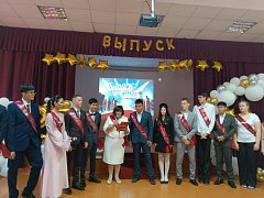 Школьная пора позади: выпускные торжества в Александров Гае