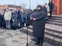 Светлая память герою: Жители Александров Гая проводили Александра Мерло в последний путь