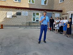 В Александрово-Гайском районе открылась мемориальная доска погибшему в СВО