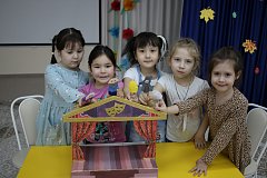 В детском саду «Карусель» состоялось знакомство с персонажами миниатюрного кукольного театра