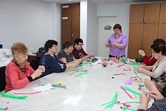 В Александрово-Гайском ЦСОН прошли творческие мастер-классы к Пасхе