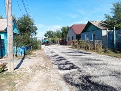 Новая дорога к школе: в Александровом Гае завершается долгожданный ремонт улицы Советской
