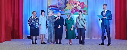 В Александрово-Гайском районе поздравили наставников