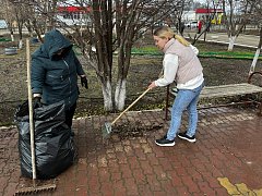 От зимней спячки к летним планам: первый весенний субботник в Александровом Гае