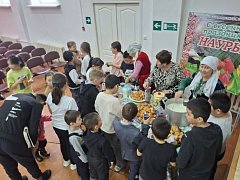 В Александрово-Гайском районе отмечают Наурыз: традиции, веселье и поддержка земляков