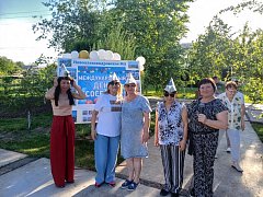 Алгайцы отметили День соседей  
