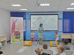 В Детской библиотеке маленьким александровогайцам напомнили о правилах безопасности на дороге