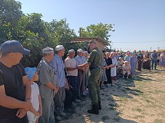 На хуторе Байгужа простились с Айдосом Акбулатовым