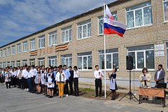 В Александрово-Гайской школе открыли мемориальную доску своему погибшему выпускнику 