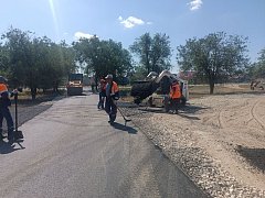 Новое покрытие преобразило проезд в Александров Гае