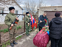 Журавли в небе: в Александровом Гае простились с земляком-героем 