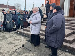 Светлая память герою: Жители Александров Гая проводили Александра Мерло в последний путь