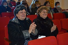 Жительниц Александрово-Гайского района поздравили с наступающим Международным женским днём