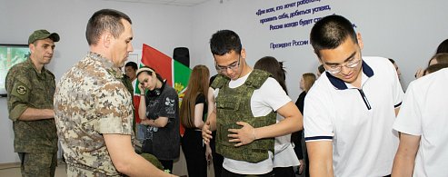 На страже будущего: александровогайских школьников познакомили со службой пограничников