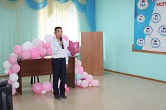 Приятный сюрприз сельчанкам устроили волонтеры Александрово Гайского школьного коллектива