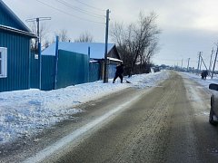 В Александрово-Гайском районе уборка снега идет полным ходом