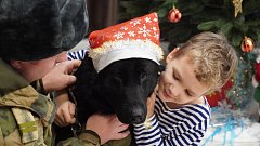 Саратовские военнослужащие и сотрудники Росгвардии поздравили с новогодними праздниками более 200 ребят