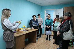 В Александрово-Гайском КЦСОН провели экскурсию для пожилых людей