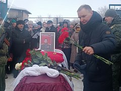 В Александров Гае простились с Денисом Булановым: «Запомните его героем!»