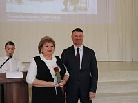 Педагог из Александров Гая награжден знаком отличия Министерства просвещения