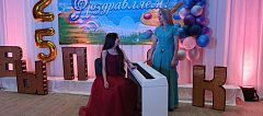 Алгайские юные художники, музыканты и артисты отметили выпускной 