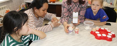 В Александрово-Гайском ЦСОН прошли творческие мастер-классы к Пасхе