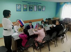 В Александров Гае специалисты КЦСОН провели тематическую встречу для детей «Наш дом – Россия» 