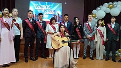 Школьная пора позади: выпускные торжества в Александров Гае