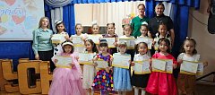 Музыкальные ноты, живописные штрихи в алгайской ДШИ: дети завершили первый этап творческого пути
